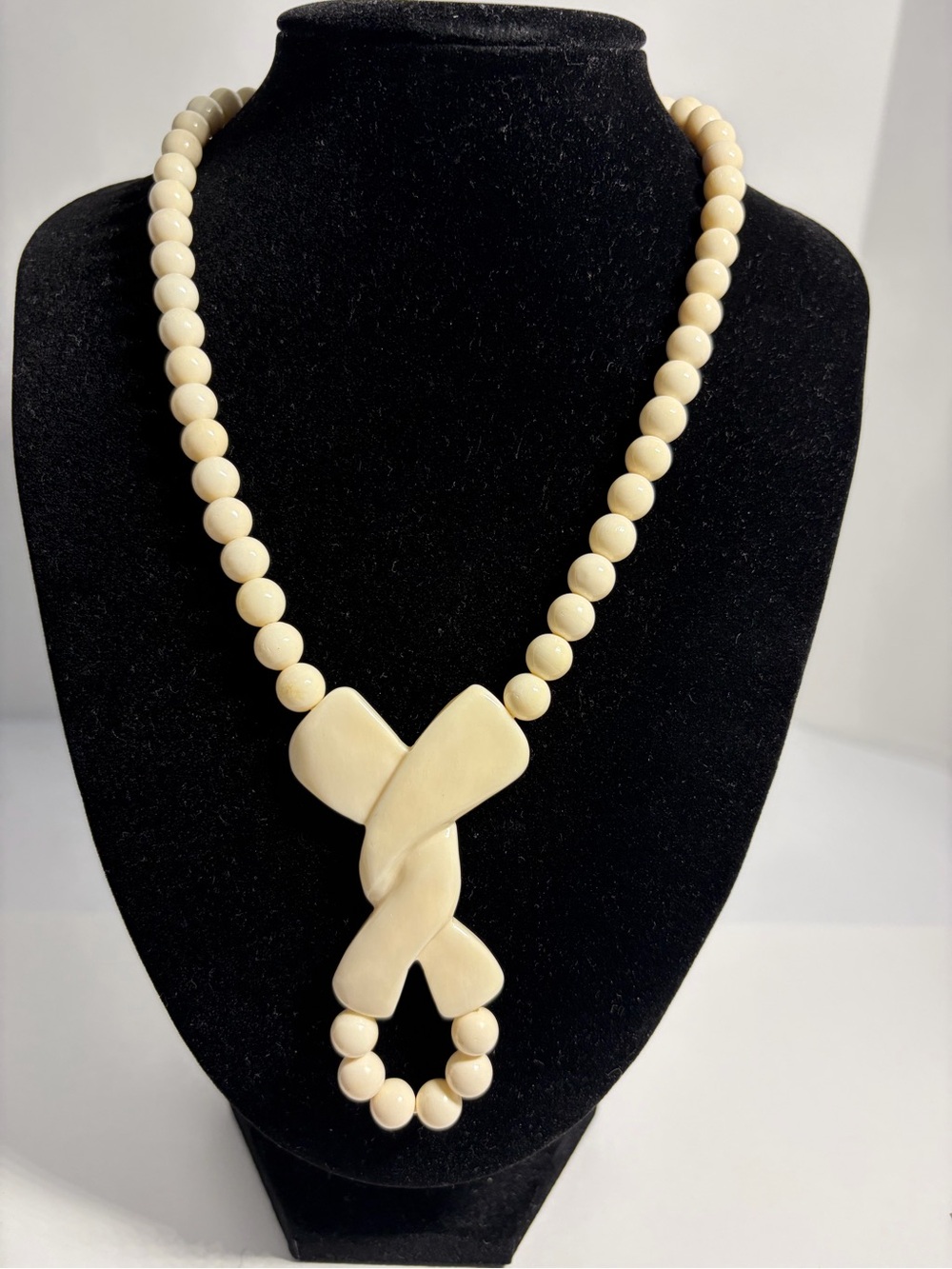 Vintage Cream Colored Celluloid Necklace 1980’s